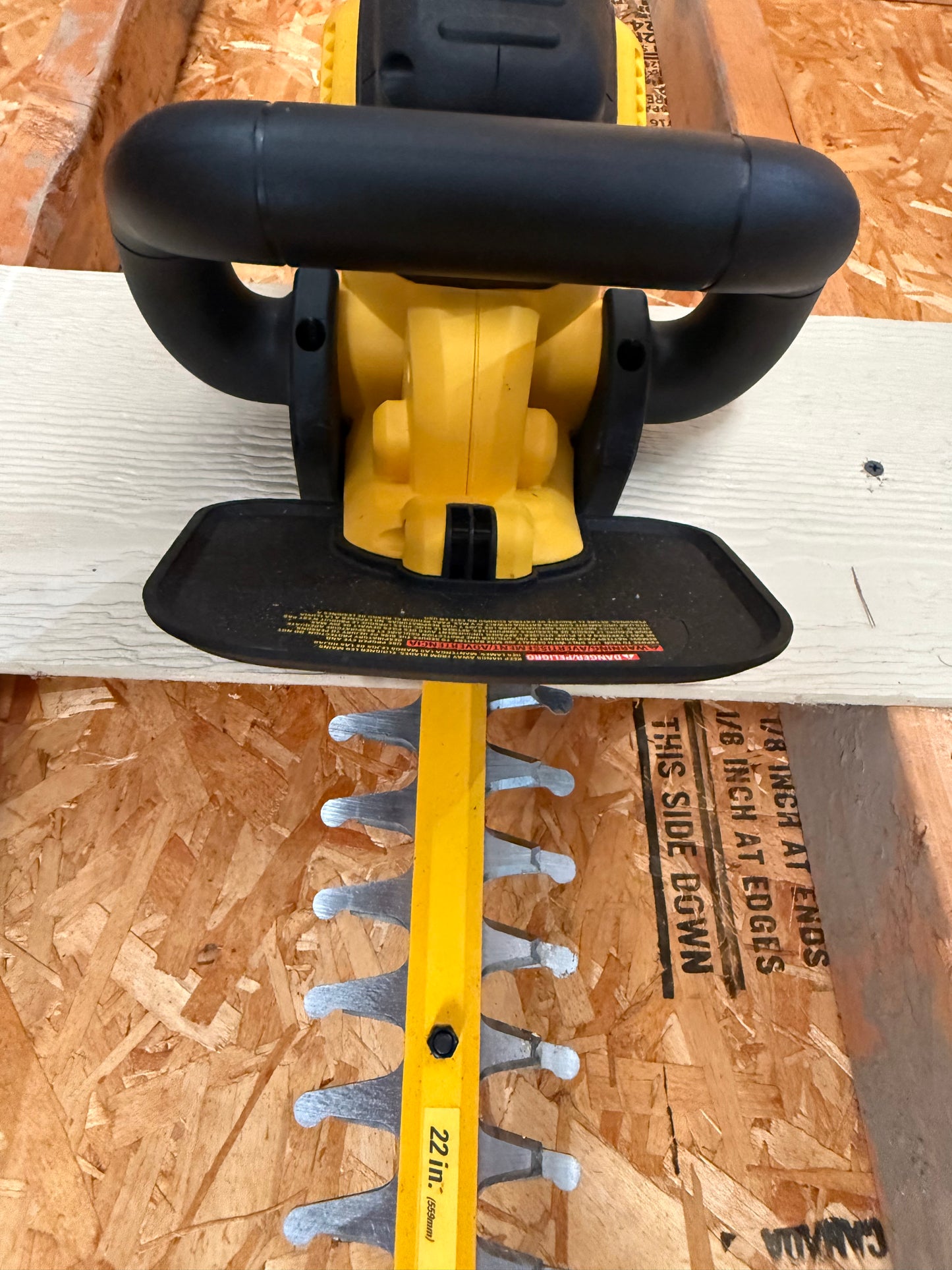 DeWalt Hedger Wall Mount – Heavy-Duty Storage Solution for Your Garage or Shop