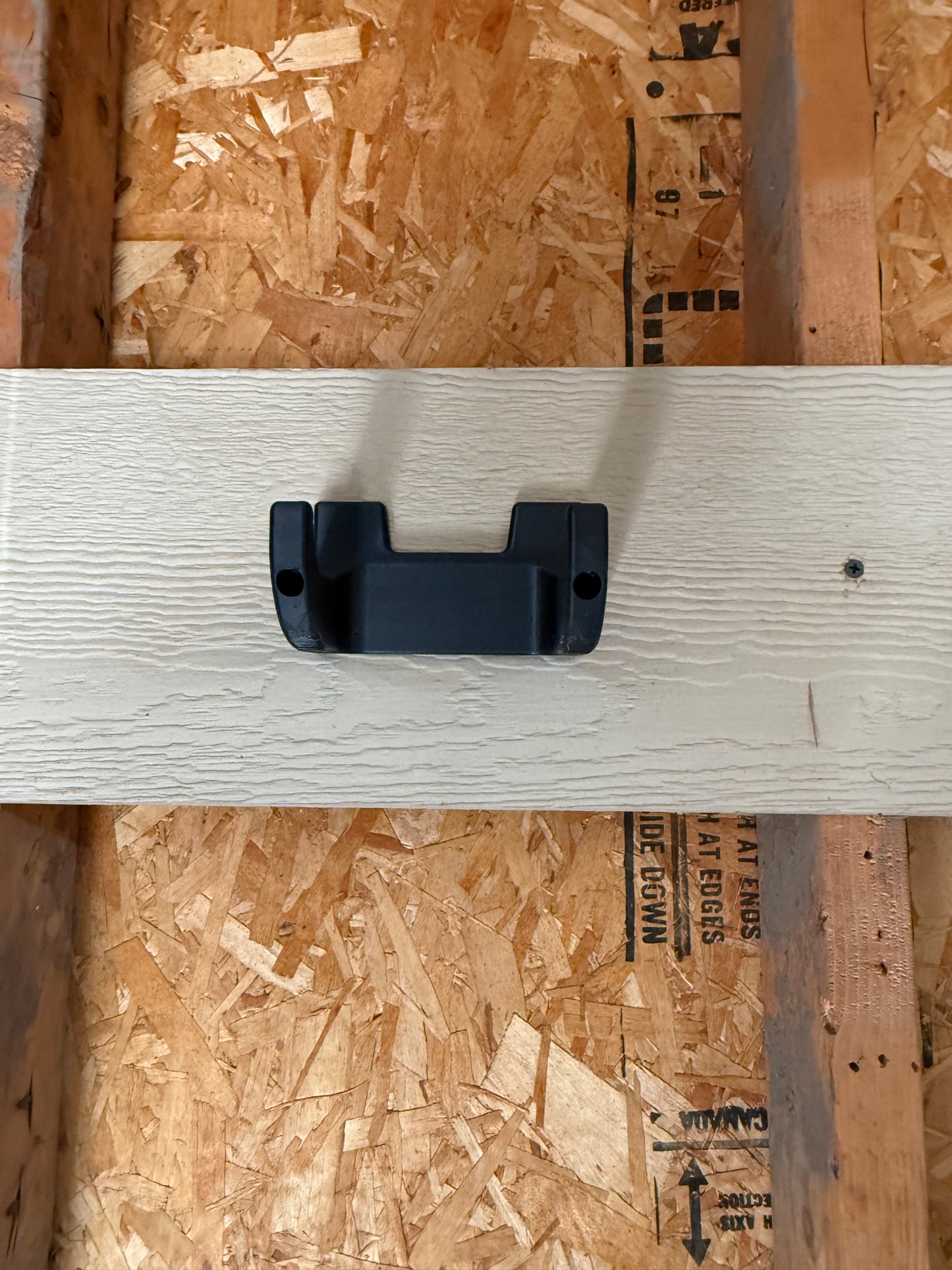 DeWalt Hedger Wall Mount – Heavy-Duty Storage Solution for Your Garage or Shop
